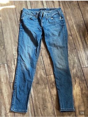 Guess Jeans Power Skinny Leg Light Wash Denim in Size 27